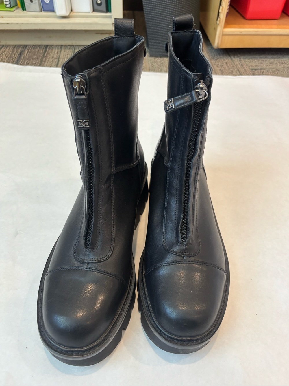 NWOB Sam Edelman Cooper Lug Sole Black Leather Boots size 9 - Picture 4 of 8